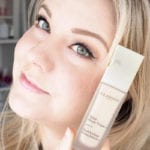 Clarins Everlasting Meikkivoide jättää kauniin mattaisen pinnan, joten sen päälle ei tarvitse laittaa puuteria.