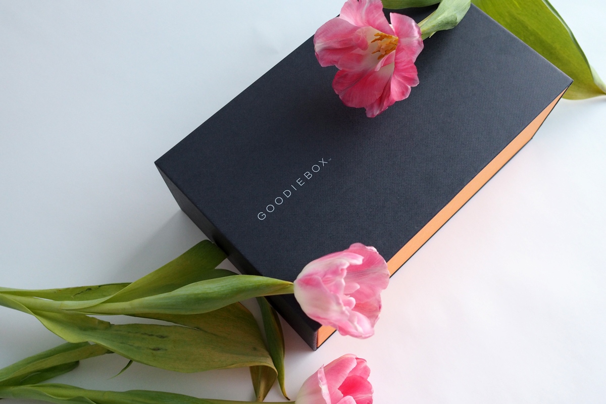 Goodiebox on uusi kuukausittainen kauneusboxi joka sisältää kosmetiikkatuotteita.