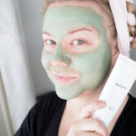 Nuori Clarity Mask savinaamio testissä