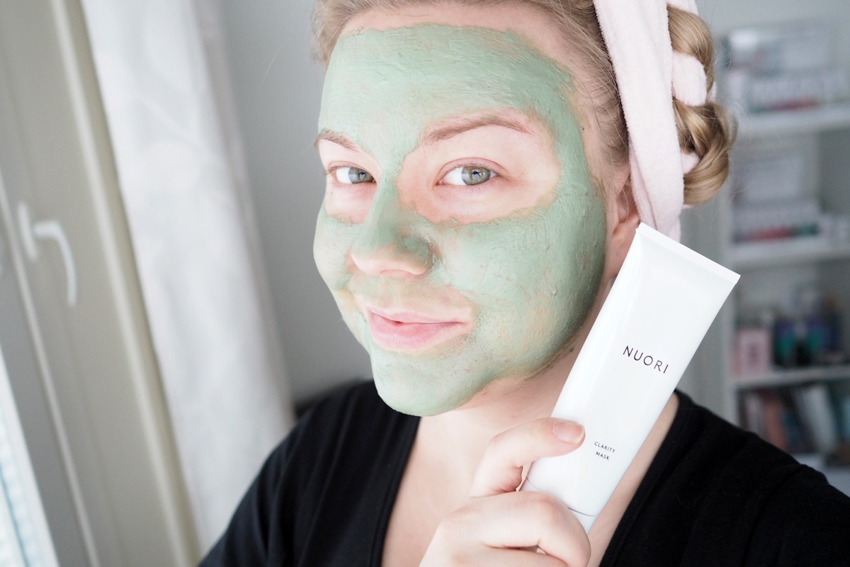 Nuori Clarity Mask savinaamio testissä